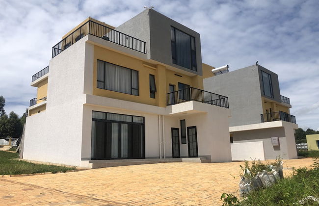 Phoenix Villa - Photo 17