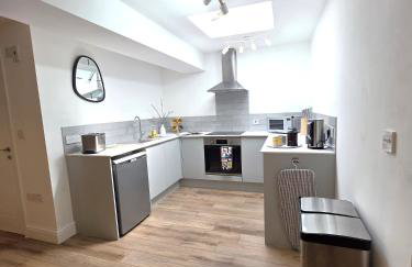 Deluxe One Bed Flat at Dawe Luxury Suites - An Entire Apartment near Ely Cathedral & Train Station - Ideal Gateway to Explore Ely, Cambridge, Norfolk & London - Sleeps up to 4 - Photo 15