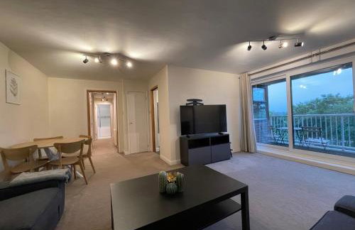 Spacious 2-Bedroom Flat Near Surbiton Station - Foto 2