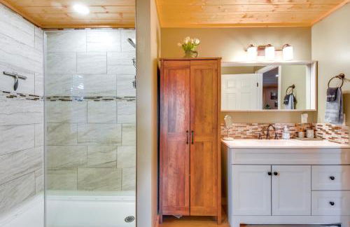 Lakemont Mountain Cabin with Game Room and Hot Tub! - Foto 22