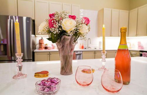 Rose Quartz Suite - NEW 2 bdrm 2 bath - Foto 1