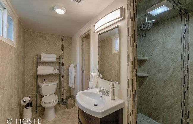 2BR Comfy Condo & Cute Patio Broadmoor Area - Foto 22