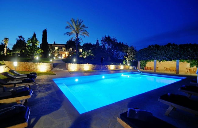Exquisite Villa With Views - Photo 20