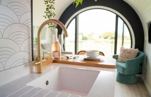 Luxury Glamping Tali Pod Escape with Private HotTub - Foto 16