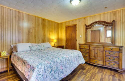 2 Blocks to Boat Ramp Higgins Lake House with Grill - Foto 11