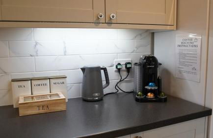 2 Bed Contractor Accommodation - 15min Drive to Heathrow & Windsor - Foto 11