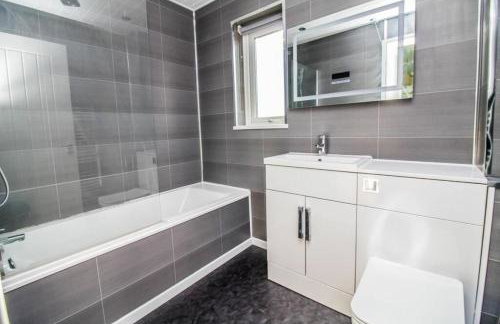 Contractors, Private Driveway for Multiple cars, Wifi, Long Stay - Photo 5