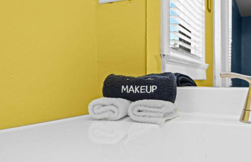 Cozy & Creative Top Unit in Lou's Arts District - Foto 30