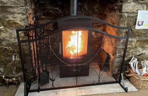 The Cwtch, Log Fire, Sleeps 6, Nr Zip World, Brecon and Bike Park Wales - Photo 32