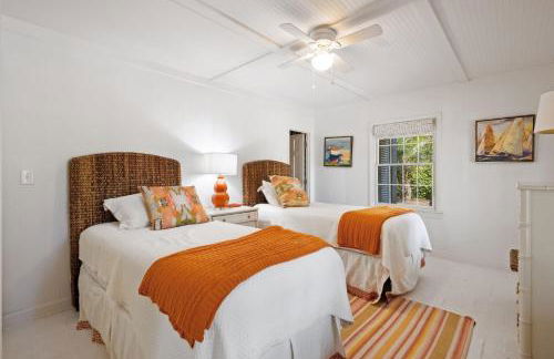 Relax and Enjoy the Spectacular Views in this Picturesque Home home - Foto 18