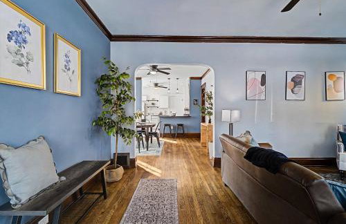 Modern & Cozy 2BR Retreat Near West Blvd - Foto 6