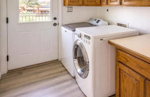 vegas saltwater, a luxury pool villa with 5BR, Spa, wet deck on a half acre lot - Foto 44