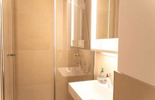 New central 2-3 room apartments with parking near train station & casino - Foto 33