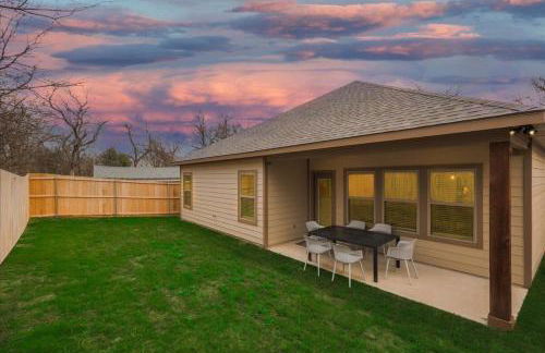 Your Vibrant Dallas Getaway Home - Foto 35