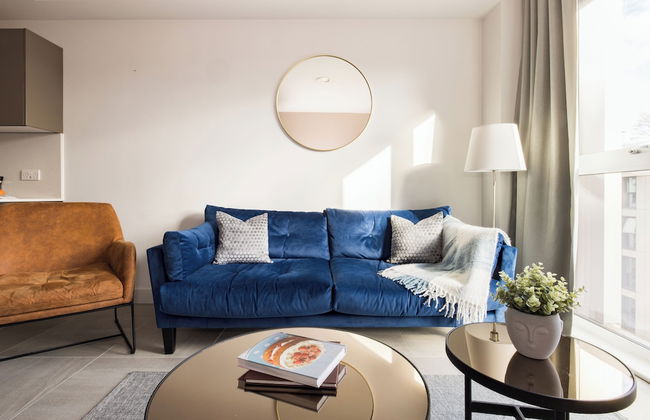 Leeds Centre by Charles Hope - Photo 14