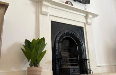 Spacious 4 Bedroom Farmhouse - Photo 40