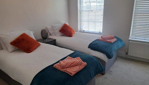 Captains House - Photo 4