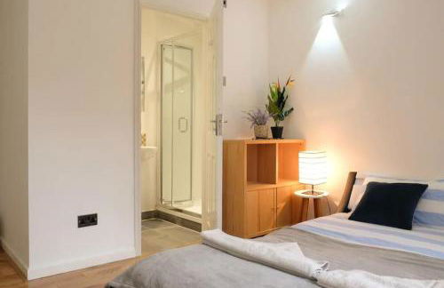 Spacious two bedroom, two bathroom Beach Nest with garden - Foto 16