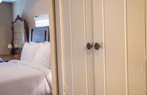 Cozy 2BR Cabin - King Bed Bunks Fire Pit & BBQ - Foto 16