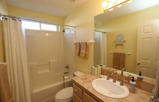 Coastal Escape w Pool Pool Table Walk to Beach - Foto 21