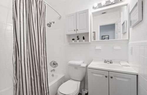 Bright and Spacious 2 BR Apartment - Foto 39