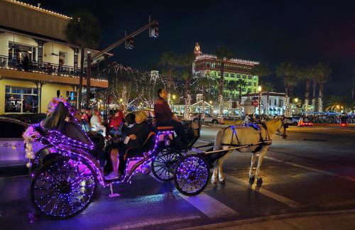 Steps to Trolley Stop 11 Renovated Home with Free EV Station - Foto 9