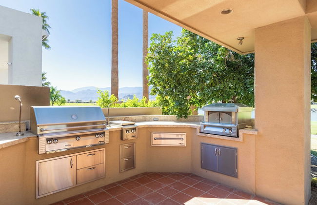 Moonshine by Avantstay Modern & Stylish Estate w/ Bar, Fire Pit & Hot Tub 5 bd - Foto 39