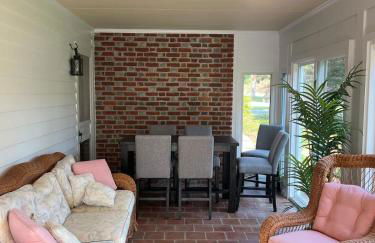 Vaux Hall Manor - 5BR Historic Farmhouse on Bay - Foto 11