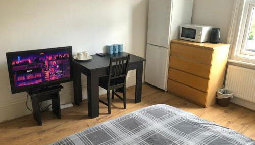 London DM x Weekly Monthly x Deals - Foto 5