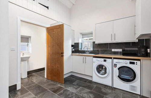 Beudy Howel - beautiful barn conversion with fire pit, close to beaches - Photo 15