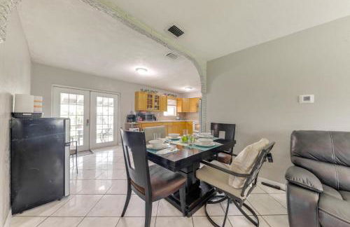 Fenced-In Yard Home 3 Mi to Hard Rock Stadium! - Photo 10