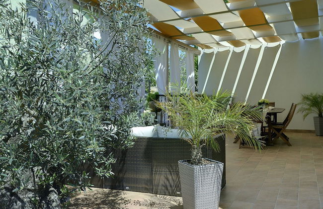 Superb Modern Villa With Pool, Large Fenced Yard Near the Beach - Foto 15