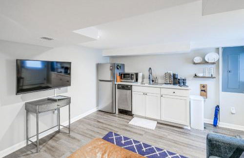 Walkable Location Modern DC Apt with Yard Access! - Foto 7