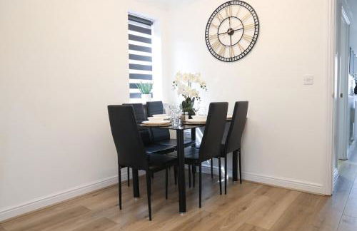 Elegant & Serene 3-BR Retreat Minutes from Heathrow Airport-London- Slough central-Legoland-Ascot-Windsor for Contractors-Families-Relocators-Businesses - Foto 17