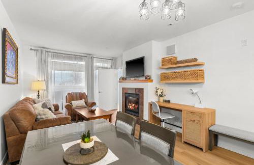 Lakeside luxury with hot tub and pool - Foto 11