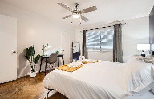 Your Cozy King Suite Getaway - Sleeps 4 - Pool, Prkg - Foto 27