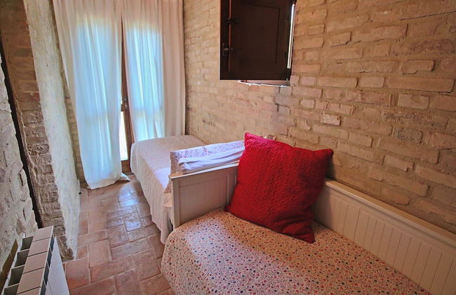 Modern Holiday Home in Foligno - Loc. With Pool - Foto 30