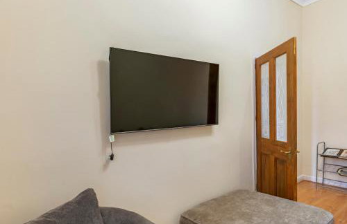 Relax in Comfort 3BR Home for 6 with Full Kitchen, Lounge, Large Bath - Foto 24