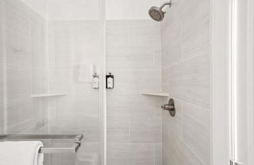 Gated Resort, 2 Homes, 9BR Ensuites, Slps27, Pool - Photo 74