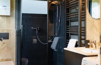 Stodoły Modyń - Domki w Beskidzie Wyspowym - staw kąpielowy, balia, sauna, grota solna - widok na góry - Photo 51