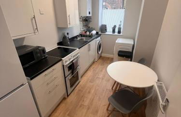 2 Bed Ground Floor Apt - outdoor access in Strood F2 - Photo 18