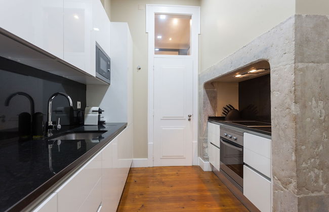 Baixa Vintage Three-Bedroom Apartment - by LU Holidays - Photo 13