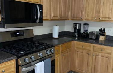 Cozy 2 Bedrooms 1and half Bathrooms Near Prudential with Parking Entire Apartment - Foto 16