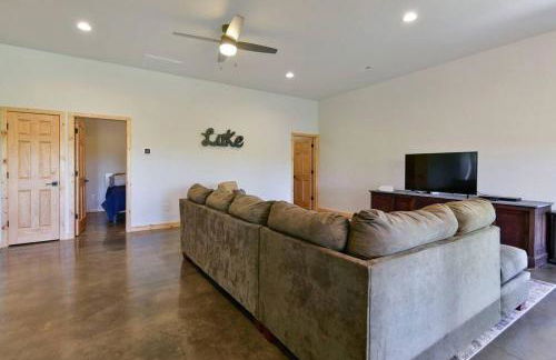 Table Rock Lakefront on 2 Acres with firepit - Foto 16