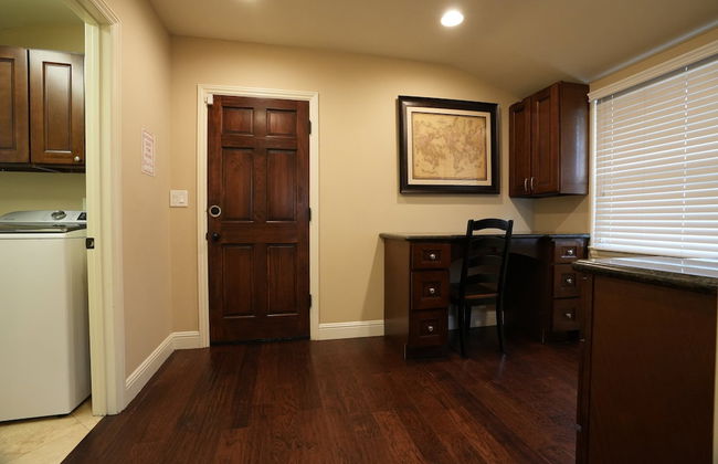 Incredible Estate 5 Bedrooms 3 Bathroom W/resort Style Rock Pool & Jacuzzi - Photo 40