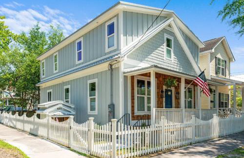 Downtown | Gorgeous | Pet Friendly! - Photo 17