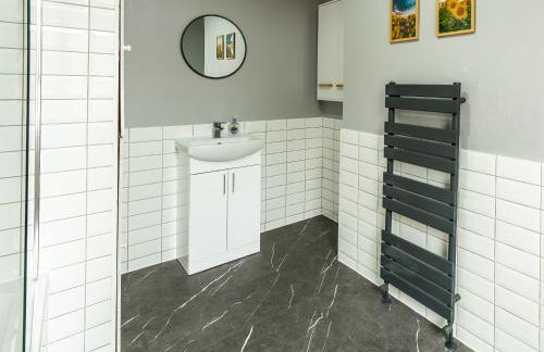 Newly Furnished Cosy 3 bed 20mins from City Center - Foto 5