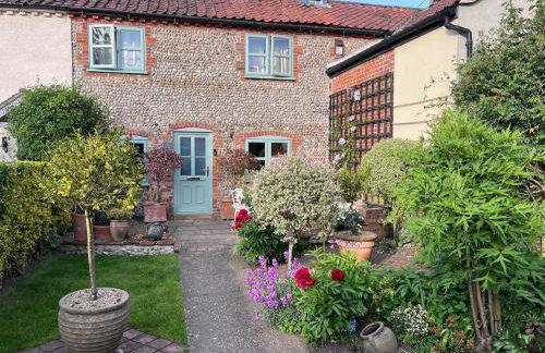 Pet Friendly, Border Cottage, Norfolk - Photo 1