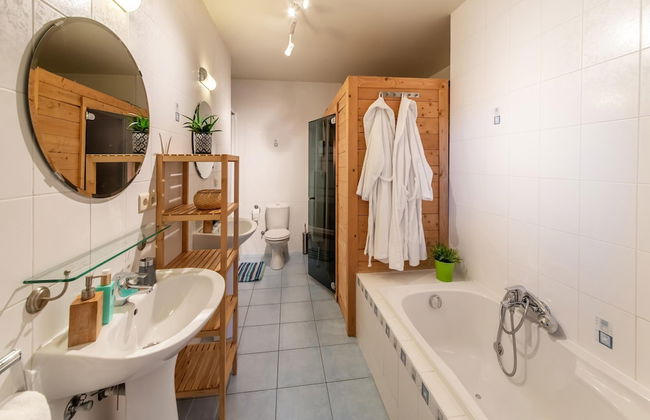 Detached House with Sauna & Hot Tub near Ski Resort & Nature Park - Photo 26