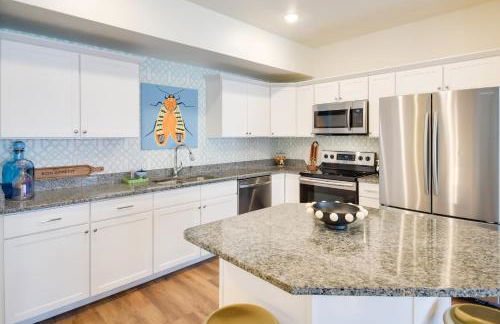 Near TBK Bank Sports Complex Quad Cities Townhome - Foto 2